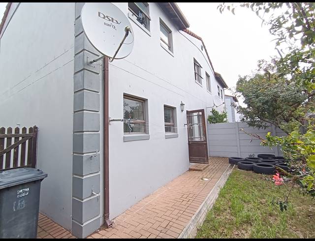 3 BEDROOM TOWNHOUSE FOR SALE IN PARKLANDS